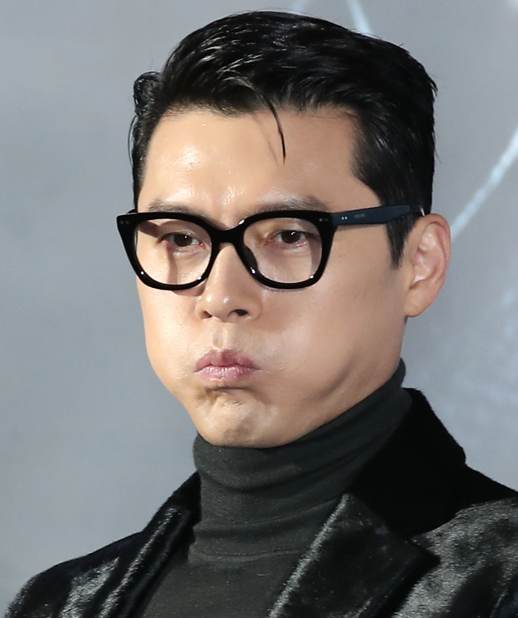 (서울=뉴스1) 권현진 기자 = 배우 현빈이 27일 서울 용산구 CGV용산아이파크몰에서 열린 영화 '하얼빈'(감독 우민호) 제작보고회에 참석해 매력을 발산하고 있다. '하얼빈'은 1909년, 하나의 목적을 위해 하얼빈으로 향하는 이들과 이를 쫓는 자들 사이의 숨 막히는 추적과 의심을 그린 작품이다. 2024.11.27/뉴스1 Copyright (C) 뉴스1. All rights reserved. 무단 전재 및 재배포, AI학습 이용 금지. /사진=(서울=뉴스1) 권현진 기자