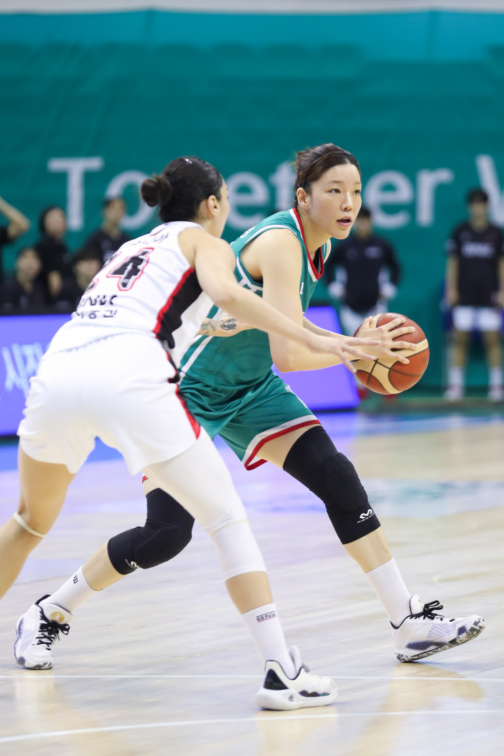 부천 하나은행 센터 양인영(오른쪽). /사진=WKBL 제공