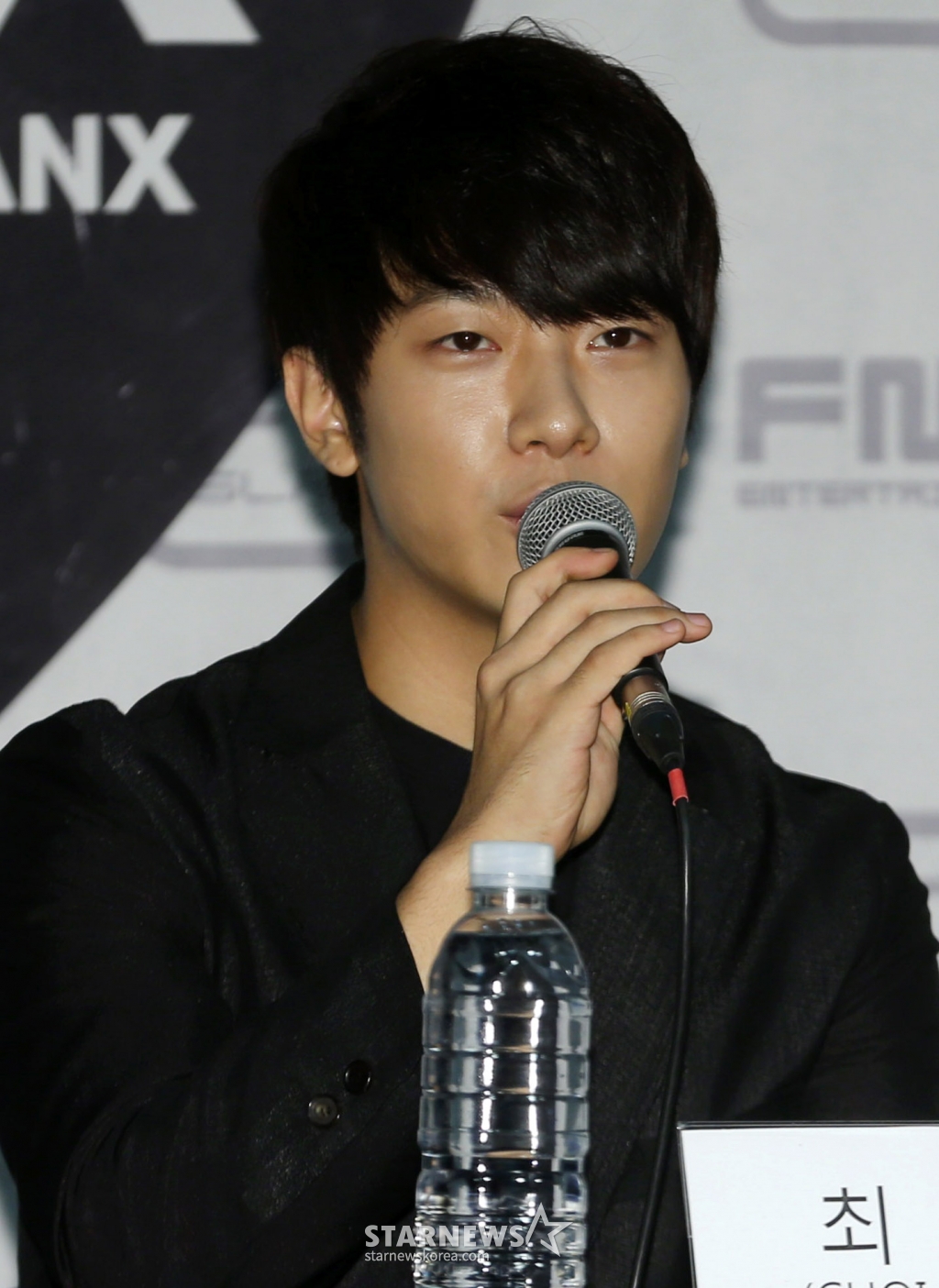 밴드 FT아일랜드가 29일 오후 서울 올림픽공원 올림픽홀에서 데뷔 6주년 기념 콘서트 기자회견을 진행하고 있다. FT아일랜드는 지난 23일 데뷔 6주년 기념 스페셜 미니앨범 '땡스 투(Thanks To)'를 발표했다. /사진=이동훈 기자 photoguy@