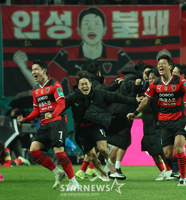 2024 하나은행 코리아컵 결승전 포항스틸러스-울산HD전이 30일 서울월드컵경기장에서 열렸다. 포항 김인성이 연장 후반전 역전골을 터뜨린 후 포효하고 있다. /사진=김진경 대기자