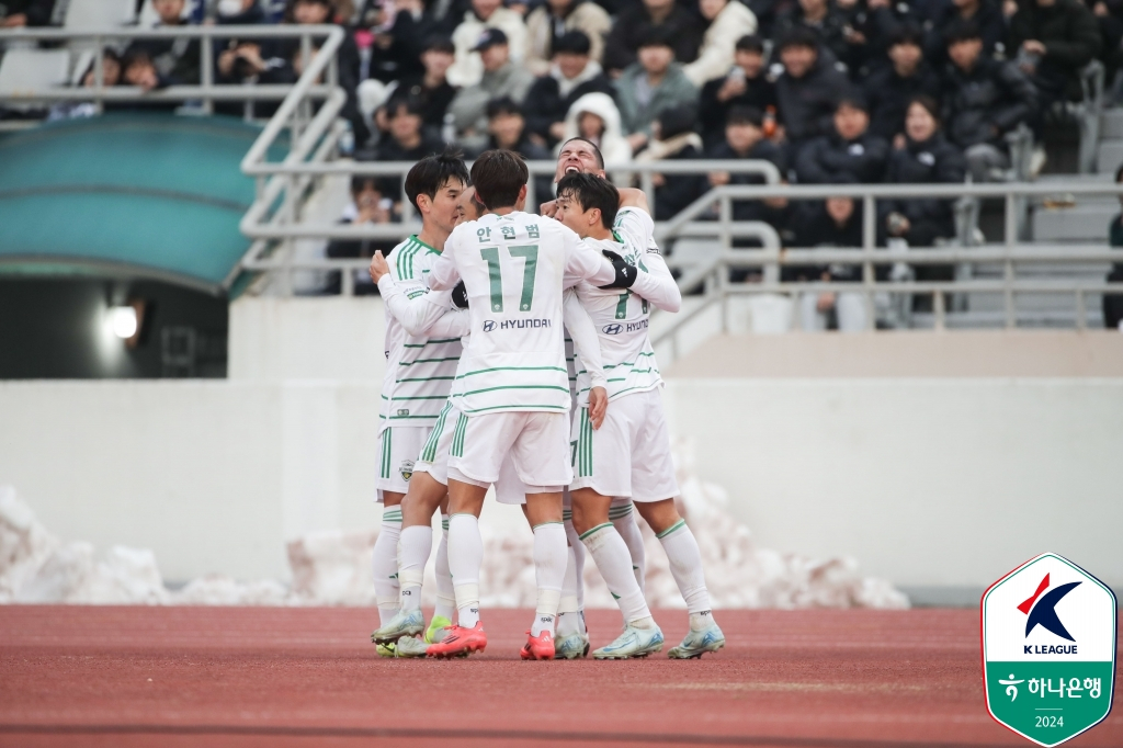 전북 현대 선수들이 선제골을 넣고 기뻐하고 있다. /사진=한국프로축구연맹 제공