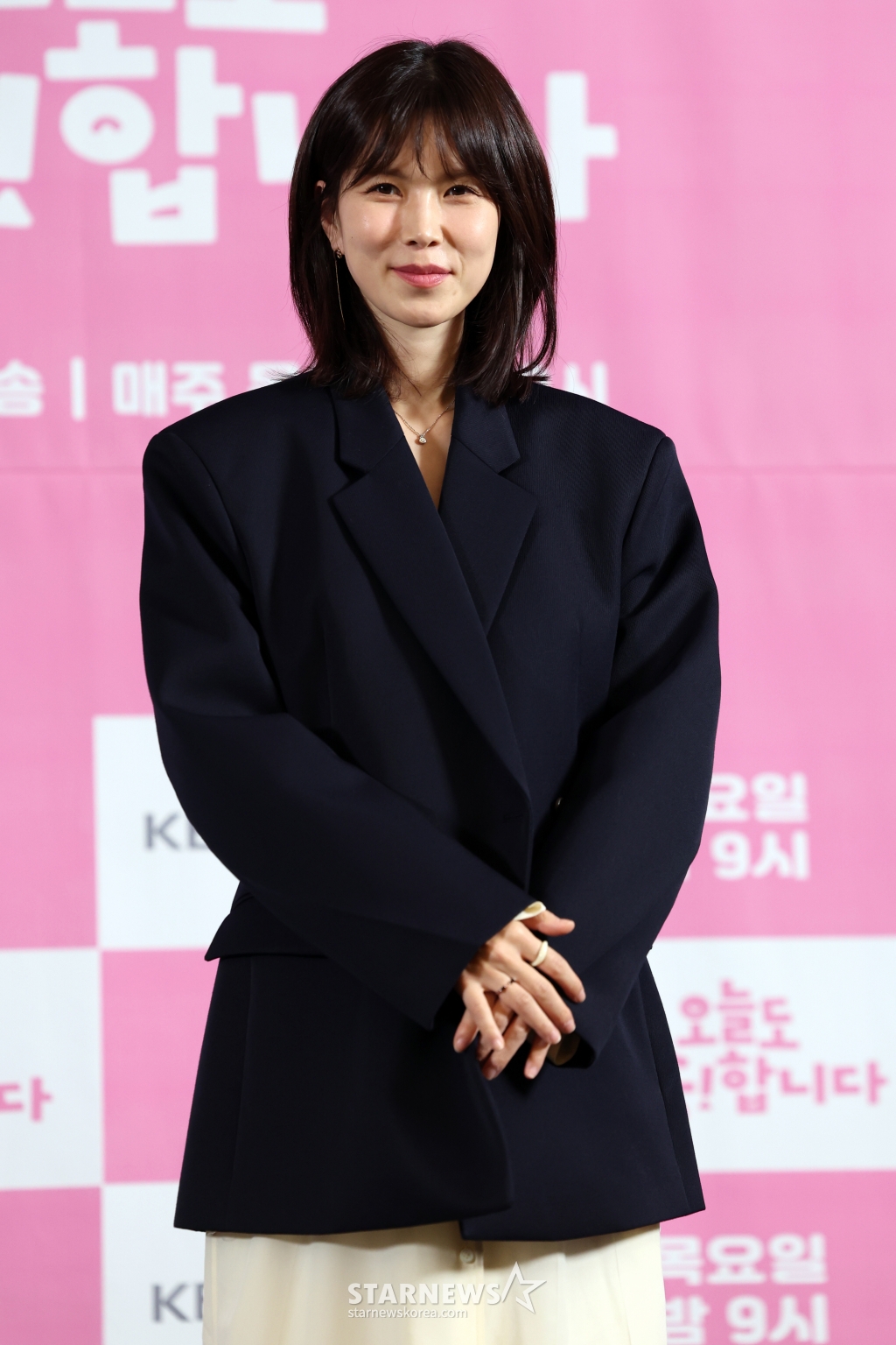 (서울=뉴스1) 황기선 기자 = 배우 공민정이 2일 오후 서울 마포구 상암 스탠포드호텔에서 열린 KBS Joy 새 드라마 '오늘도 지송!합니다' 제작발표회에서 포즈를 취하고 있다. 2024.12.2/뉴스1 Copyright (C) 뉴스1. All rights reserved. 무단 전재 및 재배포, AI학습 이용 금지. /사진=(서울=뉴스1) 황기선 기자