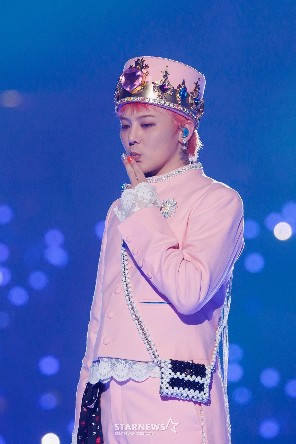 (오사카(일본)=뉴스1) 권현진 기자 = 빅뱅의 지드래곤(GD,권지용)이 23일 일본 오사카 쿄세라 돔에서 열린 '2024 마마 어워즈'(MAMA AWARDS)에 출연해 화려한 무대를 선보이고 있다. (엠넷 제공) 2024.11.23/뉴스1 Copyright (C) 뉴스1. All rights reserved. 무단 전재 및 재배포, AI학습 이용 금지. /사진=(오사카(일본)=뉴스1) 권현진 기자