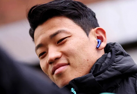 황희찬이 24일(한국시간) 영국 런던의 크레이븐 코티지에서 열린 2024~2025시즌 잉글랜드 프리미어리그(EPL) 12라운드 풀럼전을 위해 경기장에 도착했다. /사진=울버햄튼 원더러스 공식 홈페이지