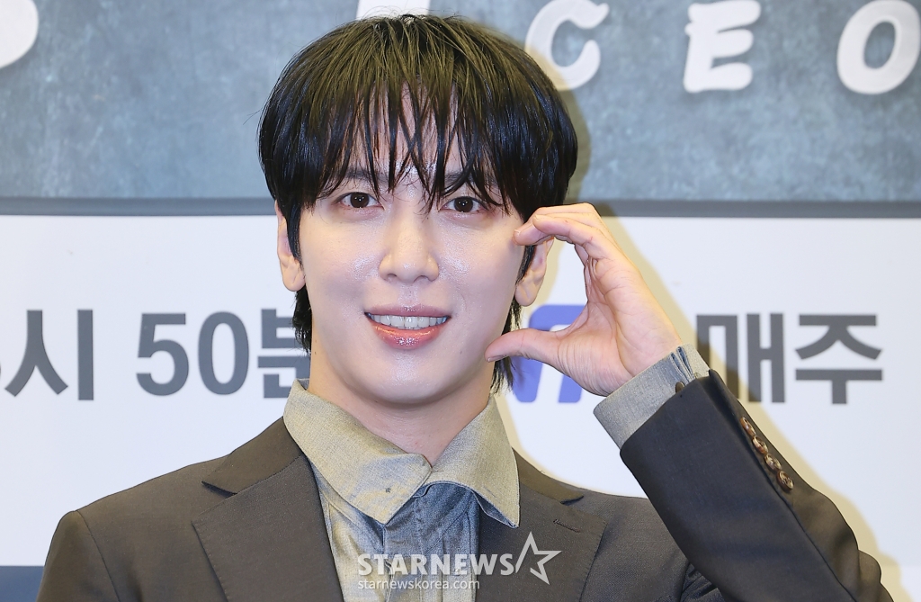 (서울=뉴스1) 김진환 기자 = 씨앤블루 정용화가 5일 오후 서울 마포구 상암 스탠포드호텔에서 열린 ENA·LG유플러스·STUDIO X+U가 공동제작한 '기안이쎄오' 제작발표회에 참석해 포즈를 취하고 있다. '기안이쎄오'는 동병상련 CEO들을 위한 해결사가 된 기안84의 CEO 구출일지를 그리는 오피스 예능 프로그램이다. 2024.12.5/뉴스1 Copyright (C) 뉴스1. All rights reserved. 무단 전재 및 재배포, AI학습 이용 금지. /사진=(서울=뉴스1) 김진환 기자