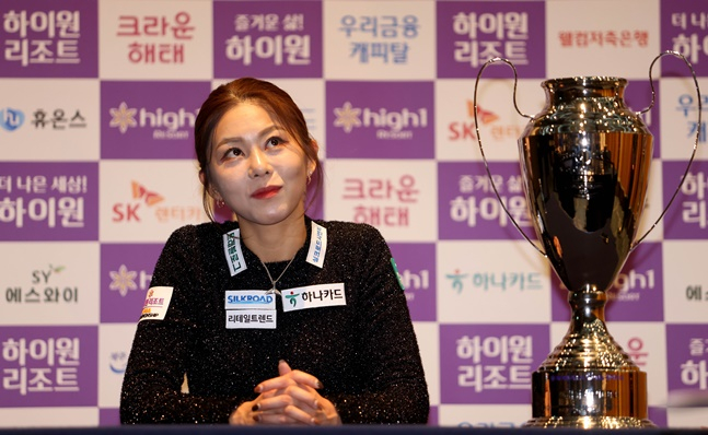 김가영이 8일 '하이원리조트 PBA-LPBA 챔피언십 2024' LPBA 우승을 차지한 뒤 기자회견에서 소감을 밝히고 있다. /사진=PBA 투어 제공