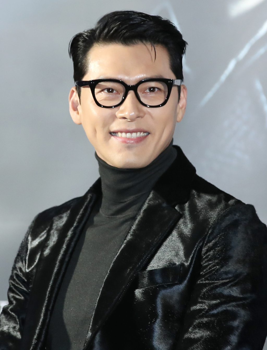 (서울=뉴스1) 권현진 기자 = 배우 현빈이 27일 서울 용산구 CGV용산아이파크몰에서 열린 영화 '하얼빈'(감독 우민호) 제작보고회에 참석해 미소를 짓고 있다. '하얼빈'은 1909년, 하나의 목적을 위해 하얼빈으로 향하는 이들과 이를 쫓는 자들 사이의 숨 막히는 추적과 의심을 그린 작품이다. 2024.11.27/뉴스1 Copyright (C) 뉴스1. All rights reserved. 무단 전재 및 재배포, AI학습 이용 금지. /사진=(서울=뉴스1) 권현진 기자