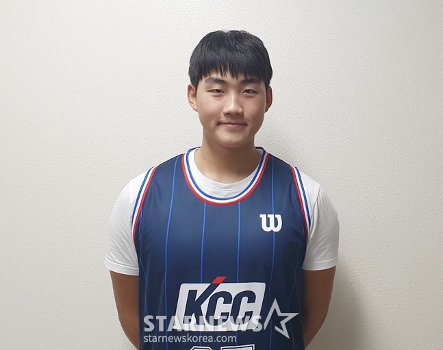 롯데 김태현이 10일 부산 사직실내체육관에서 스타뉴스와 인터뷰를 하고 있다. /사진=양정웅 기자