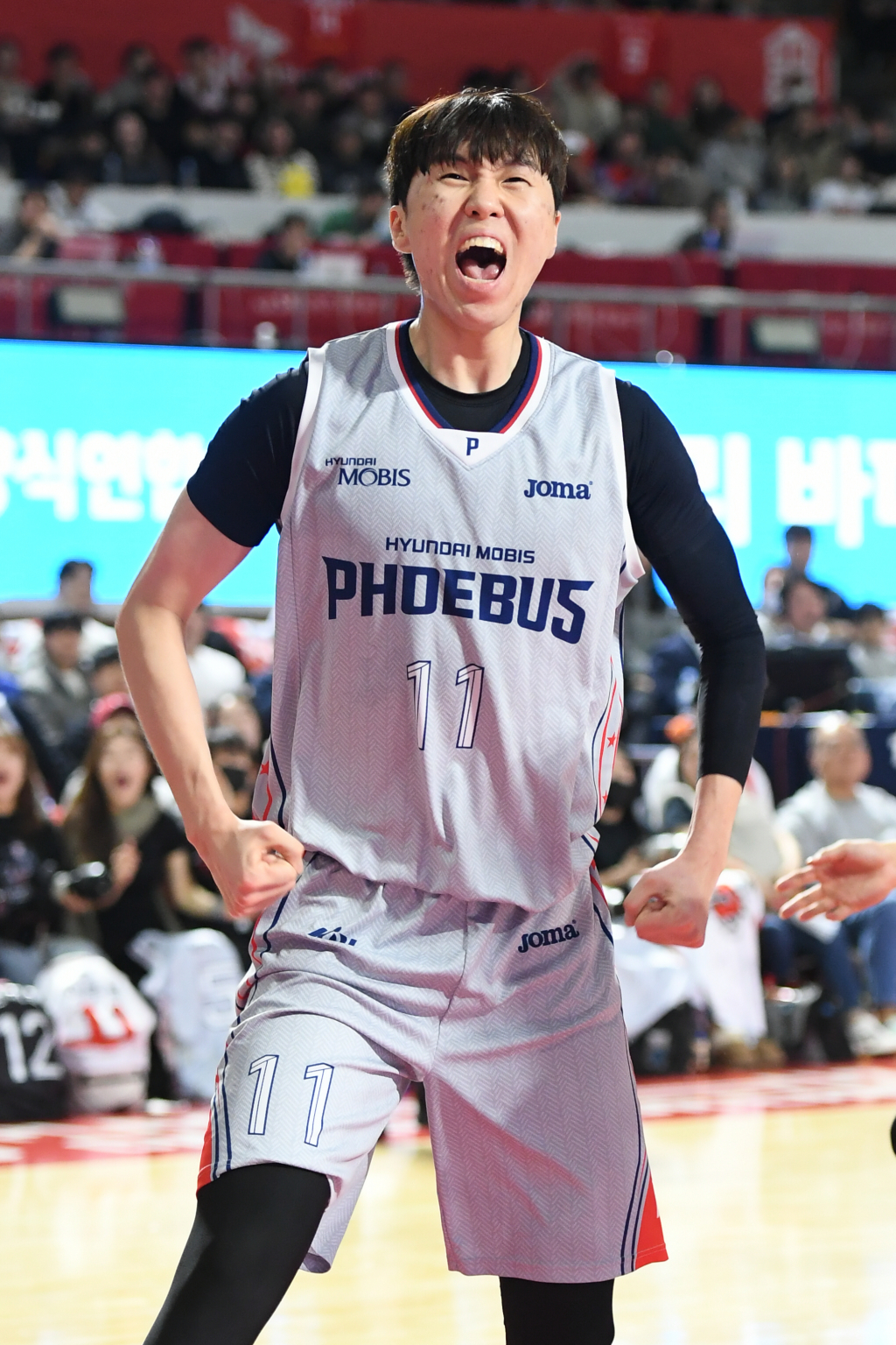 포효하는 이우석. /사진=WKBL 제공