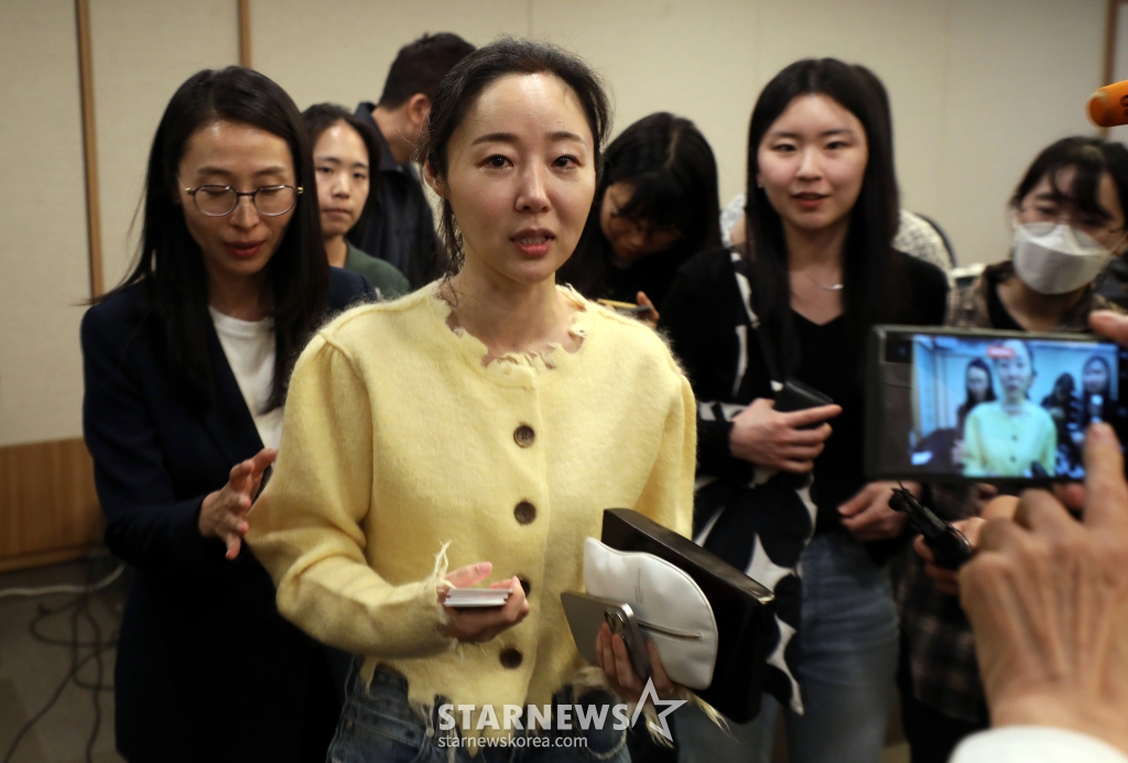어도어 민희진 대표가 31일 오후 서울 중구 한국프레스센터 매화홀에서 긴급기자회견을 열고 같은 날 오전에 열린 어도어 임시주주총회 관련 입장을 발표하고 있다. 2024.0531 /사진=임성균