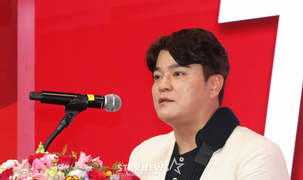 [인천=뉴시스] 전진환 기자 = 프로야구 SSG 랜더스의 추신수가 7일 오후 인천 연수구 경원재 앰배서더 인천에서 열린 은퇴 기자회견에서 기자들의 질문에 답하고 있다.  2024.11.07. amin2@newsis.com /사진=전진환