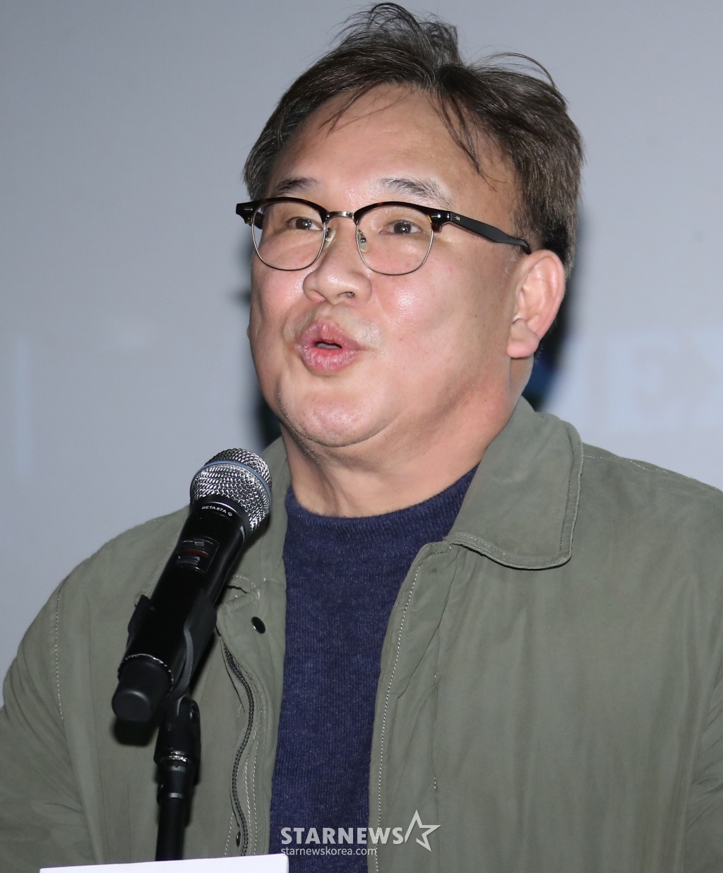 (서울=뉴스1) 권현진 기자 = 김성수 감독이 17일 서울 마포구 인디스페이스에서 열린 ‘제11회 한국영화제작가협회상’에 참석해 영화 '서울의 봄'으로 ‘감독상’을 받은 뒤 소감을 말하고 있다. 2024.12.17/뉴스1 Copyright (C) 뉴스1. All rights reserved. 무단 전재 및 재배포, AI학습 이용 금지. /사진=(서울=뉴스1) 권현진 기자