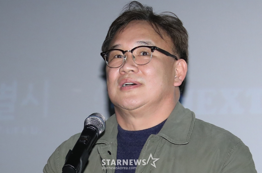 (서울=뉴스1) 권현진 기자 = 김성수 감독이 17일 서울 마포구 인디스페이스에서 열린 ‘제11회 한국영화제작가협회상’에 참석해 영화 '서울의 봄'으로 ‘감독상’을 받은 뒤 소감을 말하고 있다. 2024.12.17/뉴스1 Copyright (C) 뉴스1. All rights reserved. 무단 전재 및 재배포, AI학습 이용 금지. /사진=(서울=뉴스1) 권현진 기자