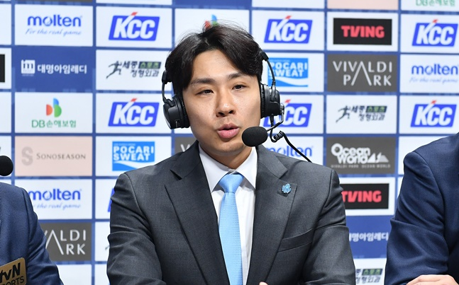 소노 김태술 감독이 18일 KT전 종료 후 방송인터뷰를 하고 있다. /사진=KBL 제공