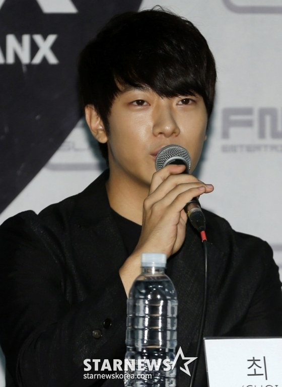 밴드 FT아일랜드가 29일 오후 서울 올림픽공원 올림픽홀에서 데뷔 6주년 기념 콘서트 기자회견을 진행하고 있다. FT아일랜드는 지난 23일 데뷔 6주년 기념 스페셜 미니앨범 '땡스 투(Thanks To)'를 발표했다. /사진=이동훈 기자 photoguy@