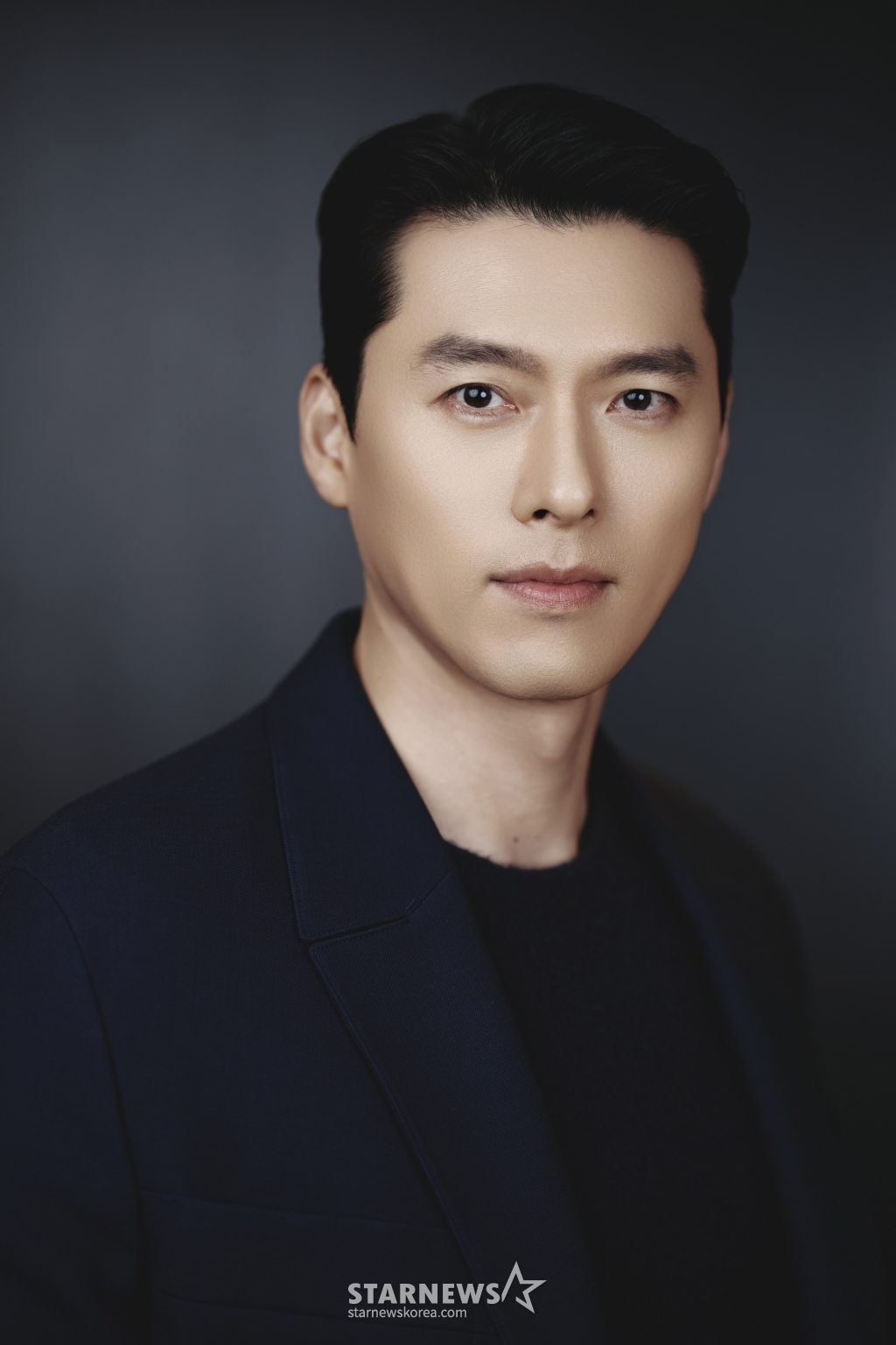 영화 '하얼빈'(감독 우민호)의 주연배우 현빈이 19일 오전 진행된 라운드 인터뷰를 위해 포즈를 취하고 있다. /사진제공=CJENM 2024.12.19 /사진=이동훈 photoguy@
