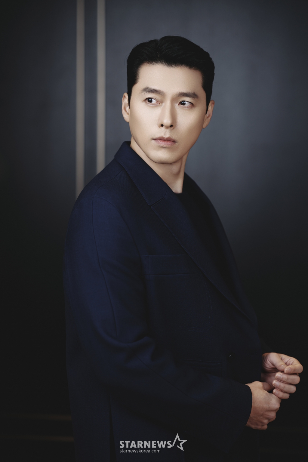 영화 '하얼빈'(감독 우민호)의 주연배우 현빈이 19일 오전 진행된 라운드 인터뷰를 위해 포즈를 취하고 있다. /사진제공=CJENM 2024.12.19 /사진=이동훈 photoguy@