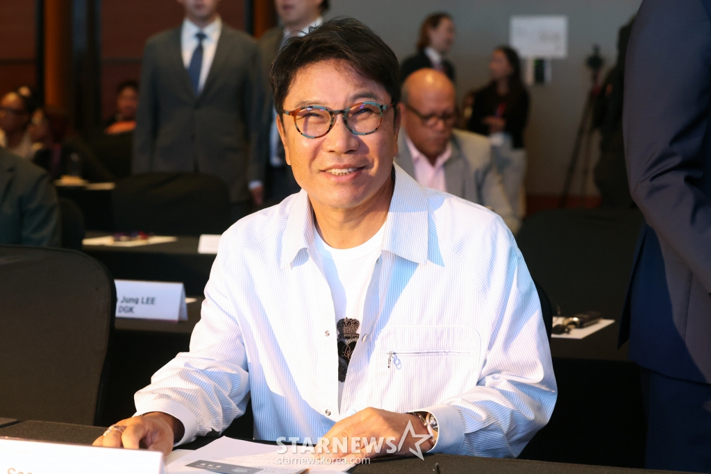 [서울=뉴시스] 박진희 기자 = 이수만 SM엔터테인먼트 전 총괄 프로듀서가 30일 서울 영등포구 콘래드호텔에서 열린 국제저작권관리단체연맹(CISAC) 총회에 참석하고 있다. 2024.05.30. pak7130@newsis.com /사진=박진희