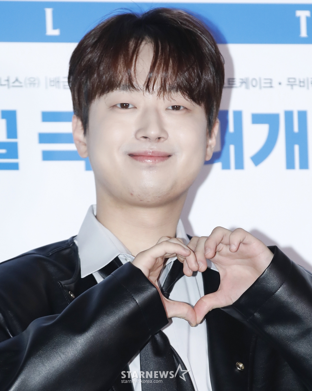 (서울=뉴스1) 권현진 기자 = 가수 이찬원이 23일 오후 서울 송파구 롯데시네마 월드타워점에서 열린 영화 '파일럿' VIP시사회에서 포즈를 취하고 있다. '파일럿'은 스타 파일럿에서 하루아침에 실직자가 된 ‘한정우’(조정석 분)가 파격 변신 이후 재취업에 성공하며 벌어지는 코미디다. 2024.7.23/뉴스1 Copyright (C) 뉴스1. All rights reserved. 무단 전재 및 재배포, AI학습 이용 금지. /사진=(서울=뉴스1) 권현진 기자