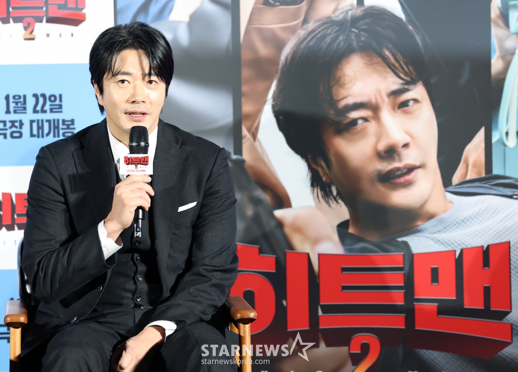 (서울=뉴스1) 권현진 기자 = 배우 권상우가 27일 서울 용산구 CGV 용산점에서 열린 영화 '히트맨2' 제작보고회에 참석해 인사말을 하고 있다. '히트맨2'는 대히트 흥행 작가에서 순식간에 '뇌절작가'로 전락한 '준'(권상우 분)이 야심차게 선보인 신작 웹툰을 모방한 테러가 발생하고, 하루아침에 범인으로 몰리면서 벌어지는 코믹 액션 영화이다. 2024.12.27/뉴스1 Copyright (C) 뉴스1. All rights reserved. 무단 전재 및 재배포, AI학습 이용 금지. /사진=(서울=뉴스1) 권현진 기자