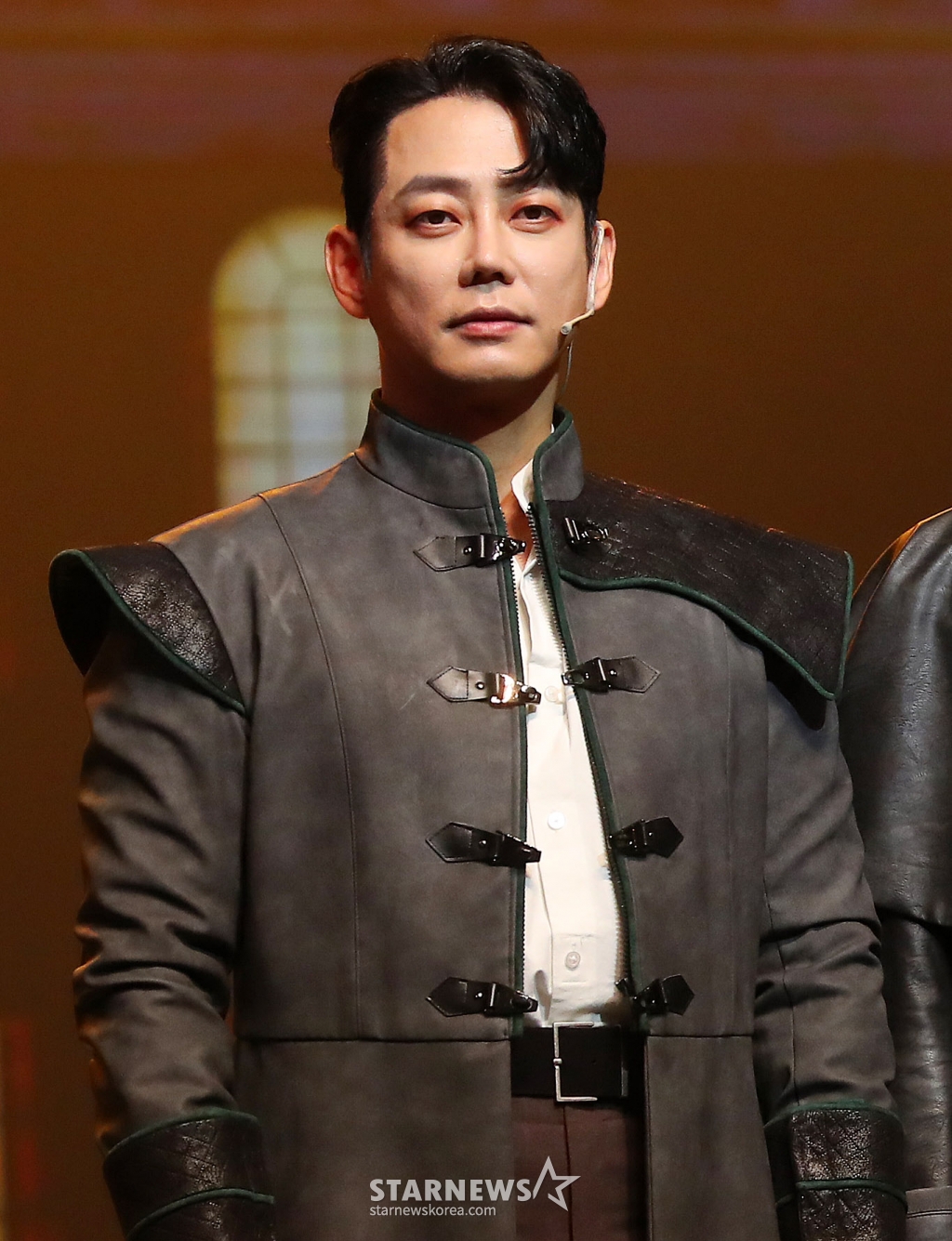 뮤지컬배우 테이가 12일 오후 서울 서초구 한전아트센터에서 진행된 뮤지컬 '블러디 러브' 프레스콜에 참석해 포즈를 취하고 있다. '블러디 러브'는 불멸의 삶을 살아가지만, 사랑하는 여인에 대한 그리움을 500년 동안 간직한 비운의 전사 드라큘라의 이야기를 담은 작품이다. 내년 2월 16일까지 공연. 2024.12.12 /사진=김창현 chmt@