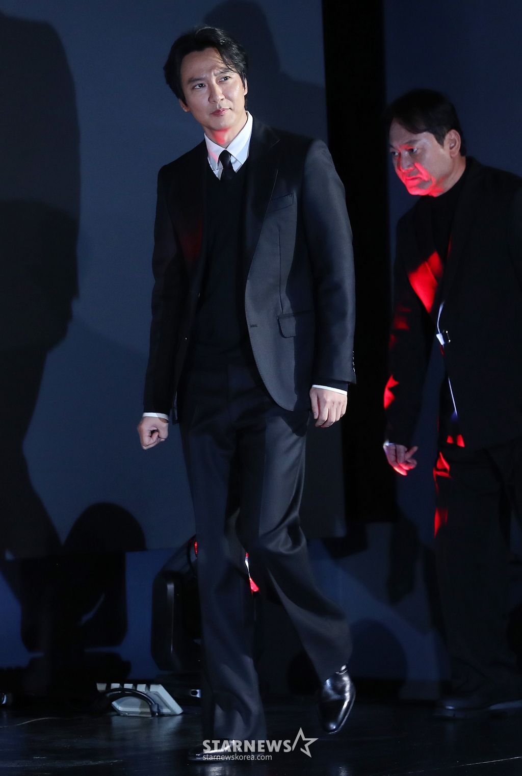 배우 김남길이 6일 오전 서울 광진구 롯데시네마 건대입구에서 진행된 영화 '브로큰' 제작보고회에 참석하고 있다. '브로큰'은 시체로 돌아온 동생과 사라진 그의 아내, 사건을 예견한 베스트셀러 소설까지, 모든 것이 얽혀버린 그날 밤의 진실을 밝히기 위해 끝까지 달려가는 민태(하정우 분)의 분노의 추적을 그린 이야기. 오는 2월 5일 개봉. 2025.01.06 /사진=김창현 chmt@