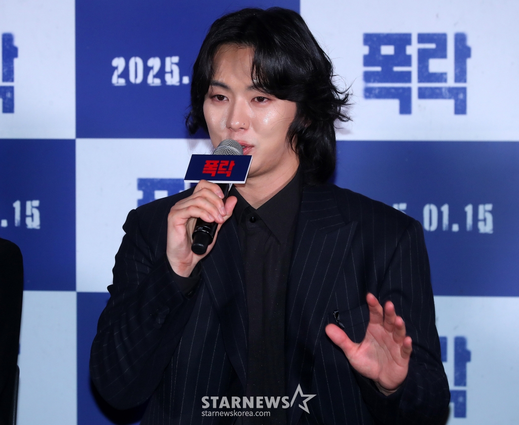 배우 안우연이 6일 오후 서울 용산구 아이파크몰 CGV에서 진행된 영화 '폭락' 언론시사회 및 기자간담회에서 故 송재림과의 추억을 이야기 하고 있다. '폭락'은 고(故) 송재림 배우의 유작이자 가상화폐 시장에 뛰어든 청년 사업가 혹은 사기꾼의 이야기를 그린 영화다. 오는 15일 개봉. 2025.01.06 /사진=김창현 chmt@