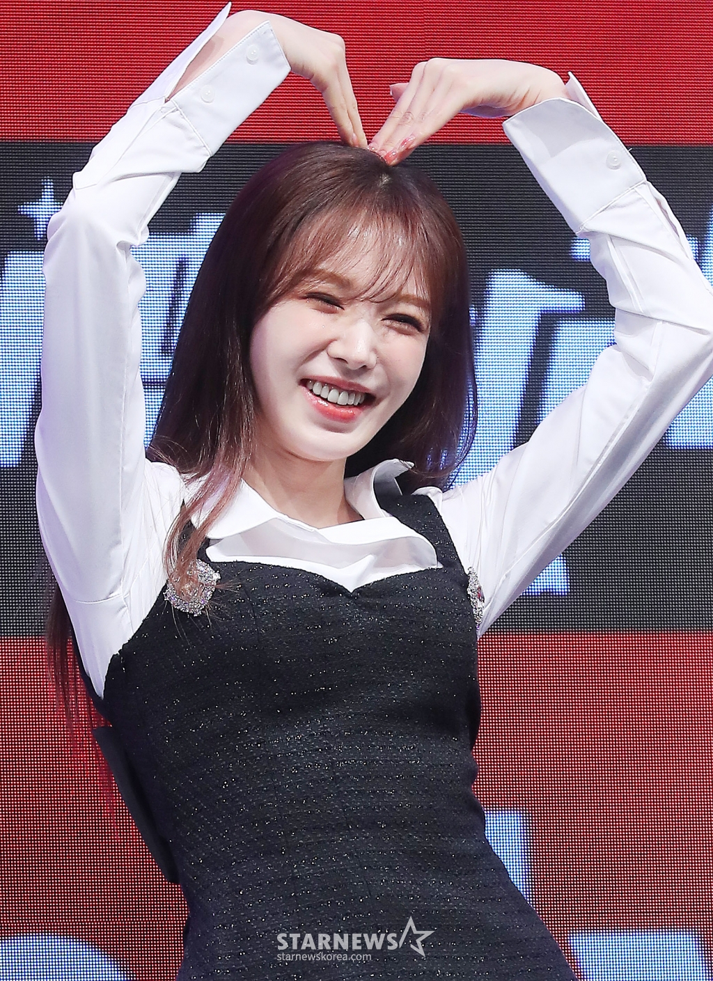 가수 웬디가 31일 오후 서울 영등포구 여의도동 KBS 아트홀에서 진행된 KBS 2TV 예능 '더 딴따라' 제작발표회에 참석해 포즈를 취하고 있다. '더 딴따라'는 노래, 춤, 연기, 예능 다 되는 딴따라 찾기 프로젝트로 원조 딴따라 박진영이 KBS와 손을 잡고 선보이는 새로운 버라이어티 오디션 프로그램. 11월 3일 첫 방송. 2024.10.31 /사진=김창현 chmt@