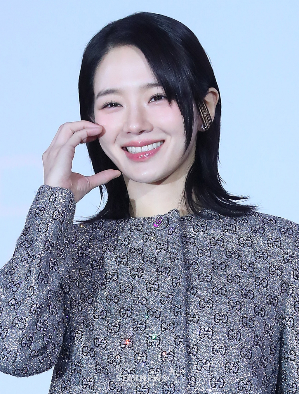 배우 박규영이 9일 오전 서울 중구 동대문디자인플라자에서 진행된 넷플릭스 시리즈 '오징어 게임 시즌2' 제작발표회에 참석해 포즈를 취하고 있다. '오징어 게임 시즌2'는 복수를 다짐하고 다시 돌아와 게임에 참가하는 '기훈'(이정재)과 그를 맞이하는 '프론트맨'(이병헌)의 치열한 대결, 그리고 다시 시작되는 진짜 게임을 담은 이야기다. 오는 26일 공개. 2024.12.9 /사진=김창현 chmt@