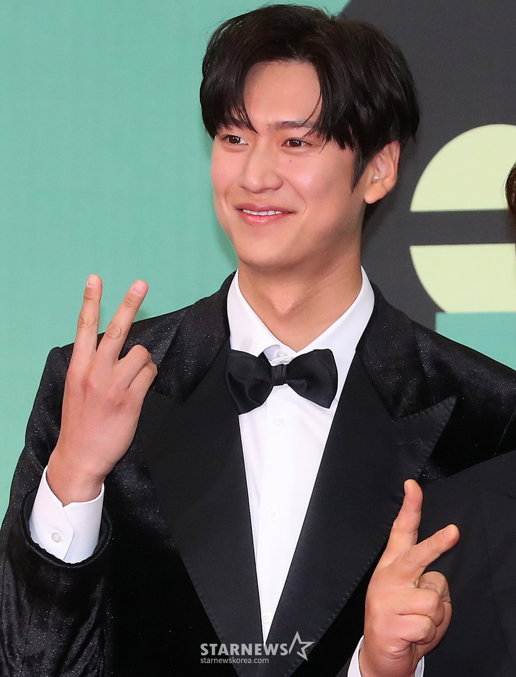 '1박 2일' 배우 나인우가 23일 오후 서울 영등포구 여의도동 KBS 신관홀에서 진행된 '2023 KBS 연예대상' 레드카펫에 참석해 포즈를 취하고 있다. 2023.12.23 /사진=김창현