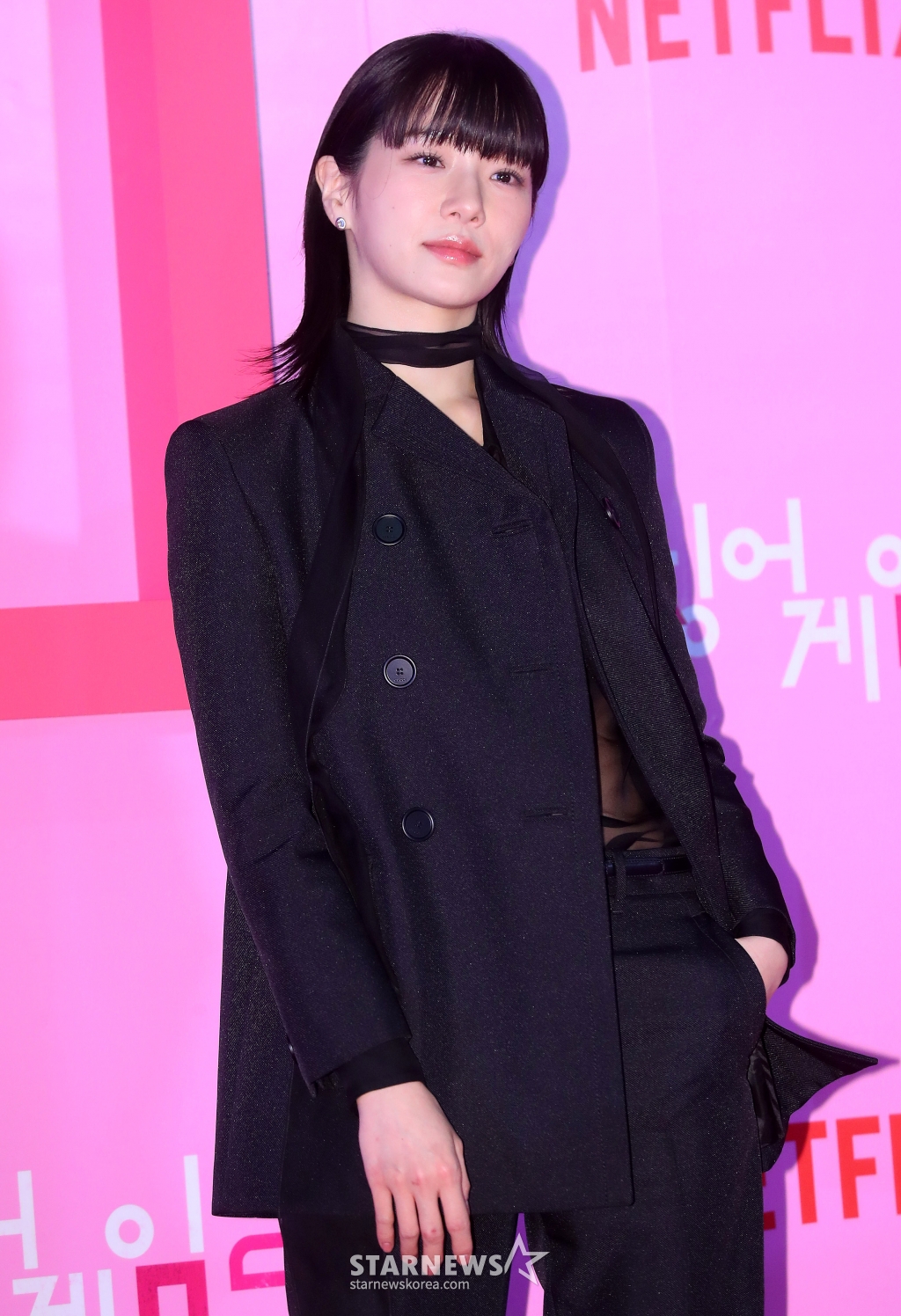 배우 박규영이 9일 오후 서울 중구 동대문디자인플라자에서 진행된 넷플릭스 시리즈 '오징어 게임 시즌2' 핑크카펫에 참석해 포즈를 취하고 있다. '오징어 게임 시즌2'는 복수를 다짐하고 다시 돌아와 게임에 참가하는 '기훈'(이정재)과 그를 맞이하는 '프론트맨'(이병헌)의 치열한 대결, 그리고 다시 시작되는 진짜 게임을 담은 이야기다. 오는 26일 공개. 2024.12.9 /사진=김창현 chmt@