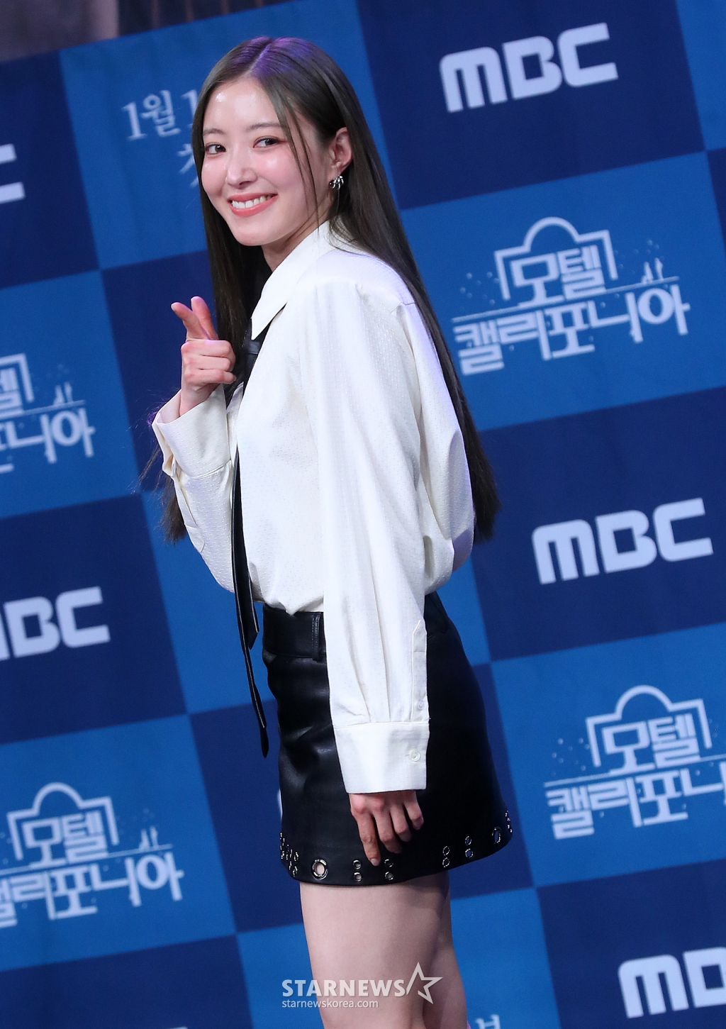 배우 이세영이 9일 오후 서울 마포구 상암동 MBC사옥에서 진행된 금토드라마 '모텔 캘리포니아' 제작발표회에 참석해 포즈를 취하고 있다. '모텔 캘리포니아'는 시골의 모텔에서 태어나 모텔에서 자란 지강희(이세영 분)가 12년 전 도망친 고향에서 첫사랑 천연수(나인우 분)과 재회하며 겪는 우여곡절 첫사랑 리모델링 로맨스. 2019년 심윤서 작가의 인기 소설 '홈, 비터 홈'을 원작으로 한다. 오는 10일 첫 방송. 2025.01.09 /사진=김창현 chmt@