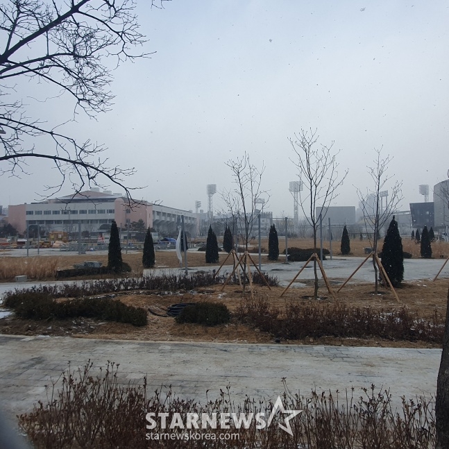 2025시즌부터 한화의 새 홈구장이 될 베이스볼 드림파크(가칭) 외부 공원 전경. /사진=김동윤 기자
