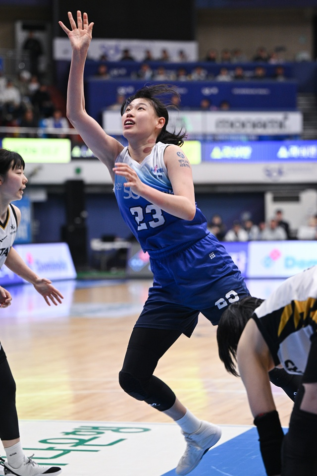 경기에 집중하는 홍유순. /사진=WKBL 제공