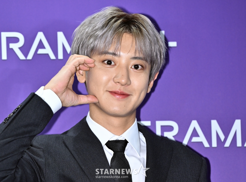 (서울=뉴스1) 김진환 기자 = 엑소(EXO) 찬열이 22일 오후 서울 강남구 압구정 세라매스(CERAMATH) 플래그십 스토어에서 열린 론칭 기념 행사에 참석해 포즈를 취하고 있다. (공동취재) 2024.11.22/뉴스1 Copyright (C) 뉴스1. All rights reserved. 무단 전재 및 재배포, AI학습 이용 금지. /사진=(서울=뉴스1) 김진환 기자