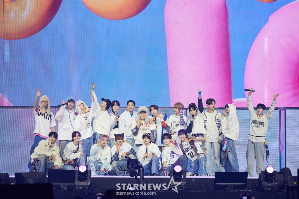 동방신기, 라이즈, 엑소, NCT가 12일 서울 고척스카이돔에서 진행된 에스엠타운 라이브 2025 '더 컬처, 더 퓨처' 인 서울(SMTOWN LIVE 2025 'THE CULTURE, THE FUTURE' in SEOUL) 콘서트에서 멋진 무대를 펼치고 있다. /사진제공=SM엔터테인먼트 2025.01.12 /사진=이동훈 photoguy@