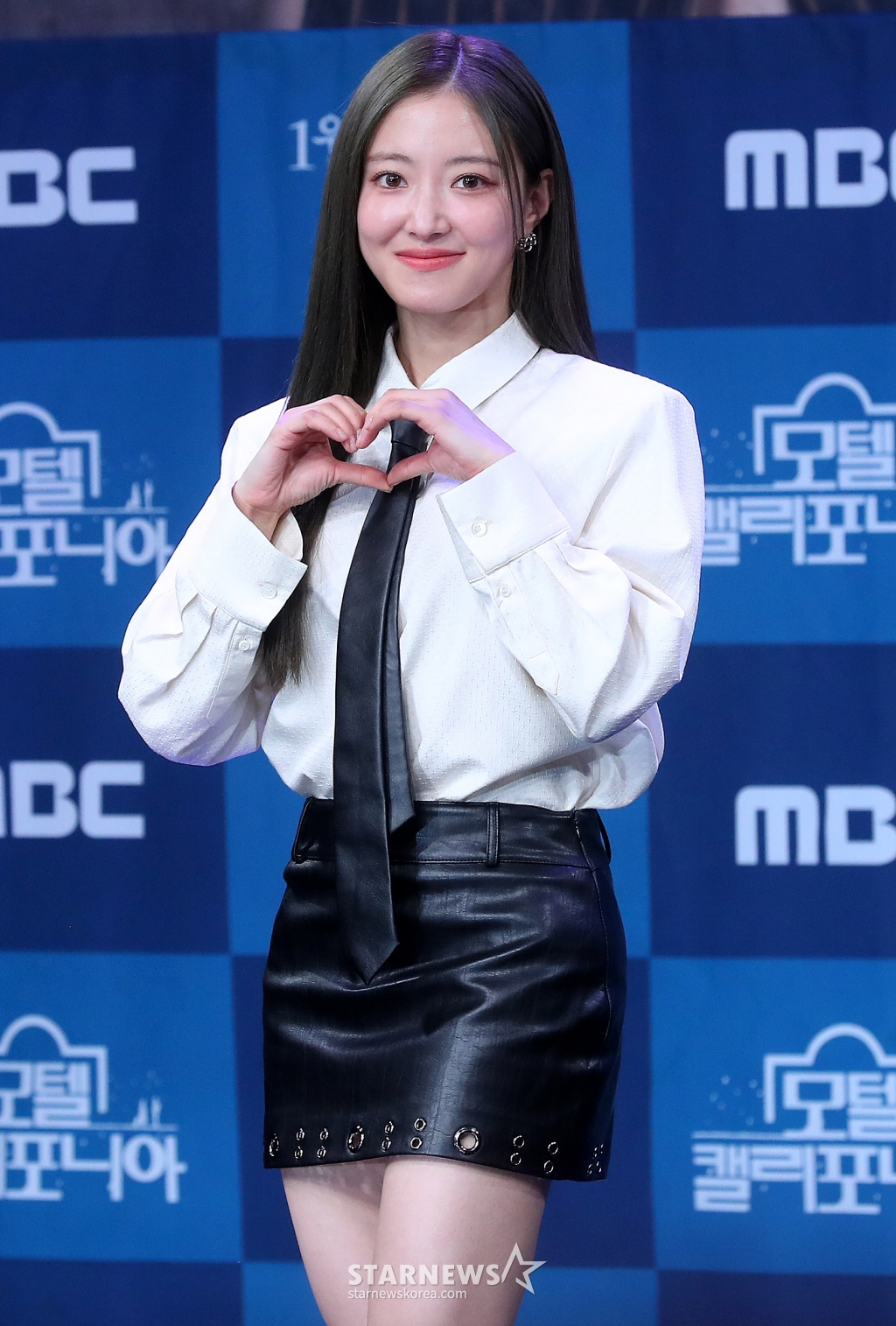 배우 이세영이 9일 오후 서울 마포구 상암동 MBC사옥에서 진행된 금토드라마 '모텔 캘리포니아' 제작발표회에 참석해 포즈를 취하고 있다. '모텔 캘리포니아'는 시골의 모텔에서 태어나 모텔에서 자란 지강희(이세영 분)가 12년 전 도망친 고향에서 첫사랑 천연수(나인우 분)과 재회하며 겪는 우여곡절 첫사랑 리모델링 로맨스. 2019년 심윤서 작가의 인기 소설 '홈, 비터 홈'을 원작으로 한다. 오는 10일 첫 방송. 2025.01.09 /사진=김창현 chmt@