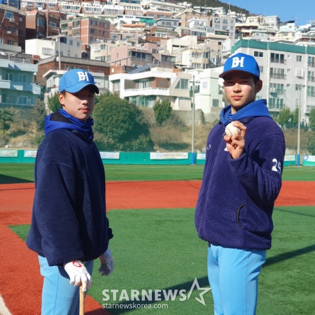 부산고 3학년 안지원(왼쪽)과 2학년 하현승. /사진=김동윤 기자