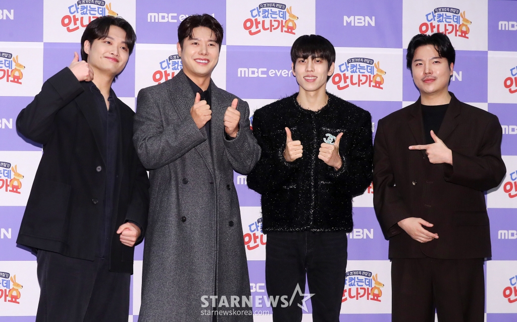 뮤지컬 배우 황성재, 배우 신정윤, 인피티느 동우, 래퍼 지조가 17일 오전 서울 마포구 상암동 스탠포드 호텔에서 진행된 MBC에브리원 '다 컸는데 안 나가요' 제작발표회에 참석해 포즈를 취하고 있다. '다 컸는데 안 나가요'는 높은 물가와 집값 상승으로 청년 2명 중 1명이 '캥거루족'이라는 요즘 시대에 부모님과 함께 살아가는 스타들의 일상을 공개하는 관찰 예능 프로그램이다. 오는 18일 첫 방송. 2025.01.17 /사진=김창현 chmt@