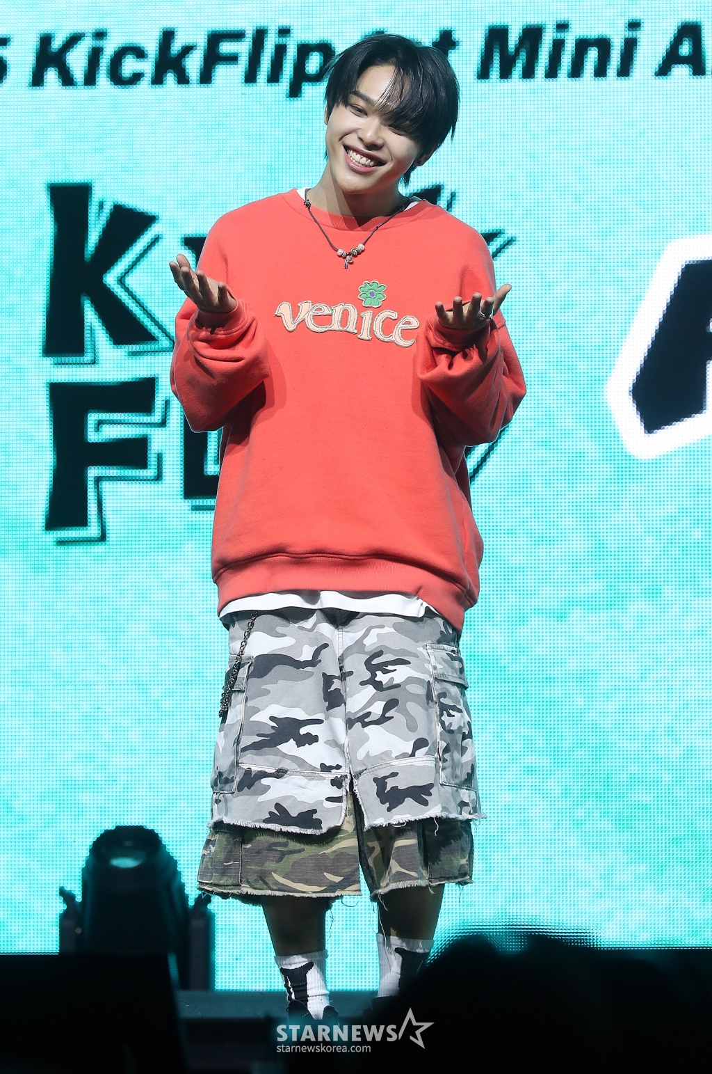 JYP 신인 그룹 킥플립(KickFlip) 아마루가 20일 오후 서울 광진구 예스24 라이브홀에서 진행된 첫 미니 앨범 'Flip it, Kick it!'(플립 잇, 킥 잇!) 발매 기념 쇼케이스에 참석해 포즈를 취하고 있다. 킥플립의 이번 데뷔 앨범에는 타이틀곡 'Mama Said (뭐가 되려고?)'를 필두로 '응 그래', 'WARRIORS'(워리어스), 'Knock Knock'(낙 낙), 'Like A Monster'(라이크 어 몬스터), '내일에서 만나'까지 총 6트랙이 수록됐다. 2025.01.20 /사진=김창현 chmt@