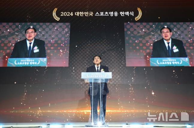1984년 로스엔젤레스 올림픽 유도 금메달리스트 하형주 국민체육진흥공단 이사장이 21일 오후 서울 송파구 올림픽파크텔에서 열린 2024 대한민국 스포츠영웅 헌액식에서 소감을 밝히고 있다. /사진=뉴시스