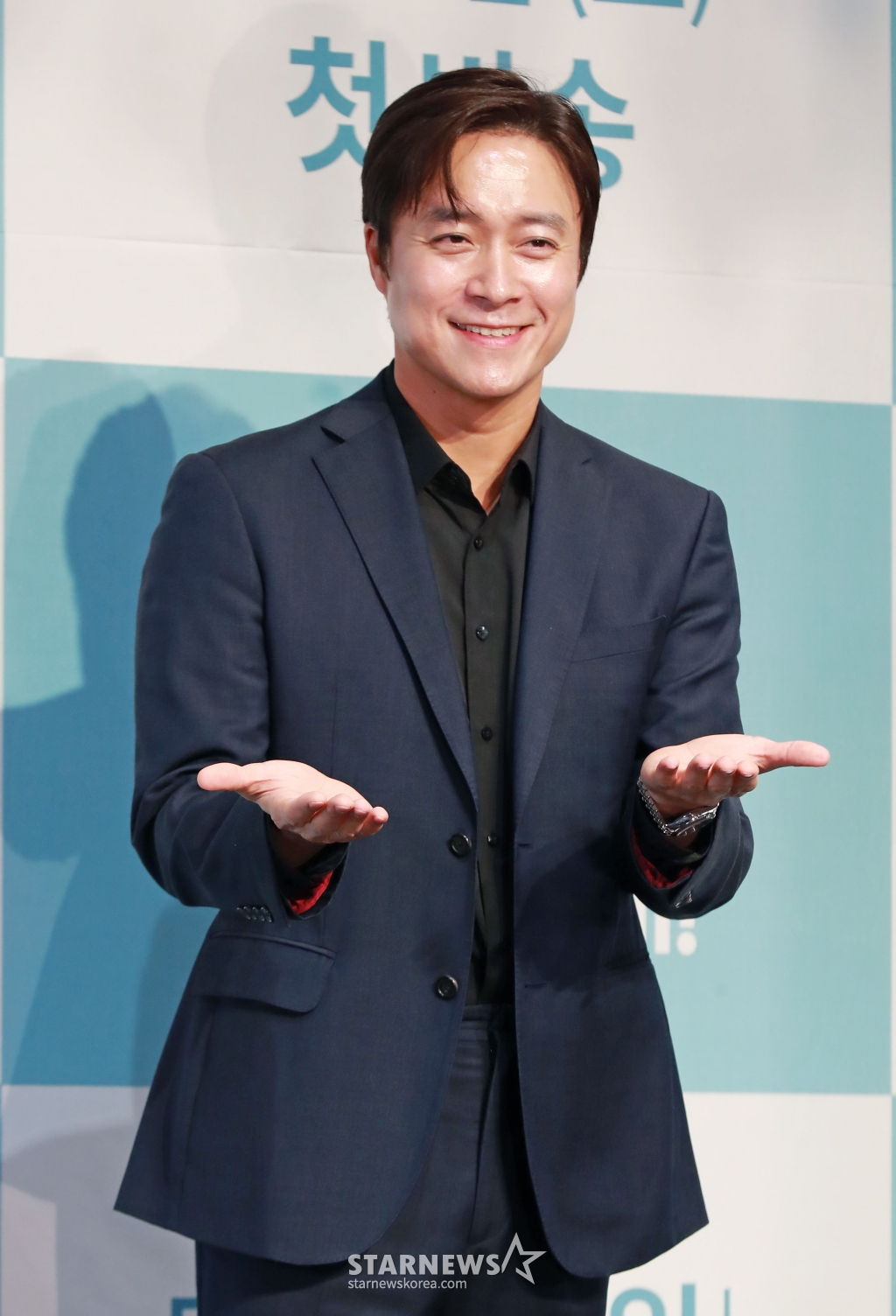 배우 최대철이 22일 오후 서울 신도림 라마다 호텔에서 진행된 KBS 2TV 새 드라마 '독수리 5형제를 부탁해!' 제작발표회에 참석해 포즈를 취하고 있다. /2025.01.22 /사진=이동훈 photoguy@