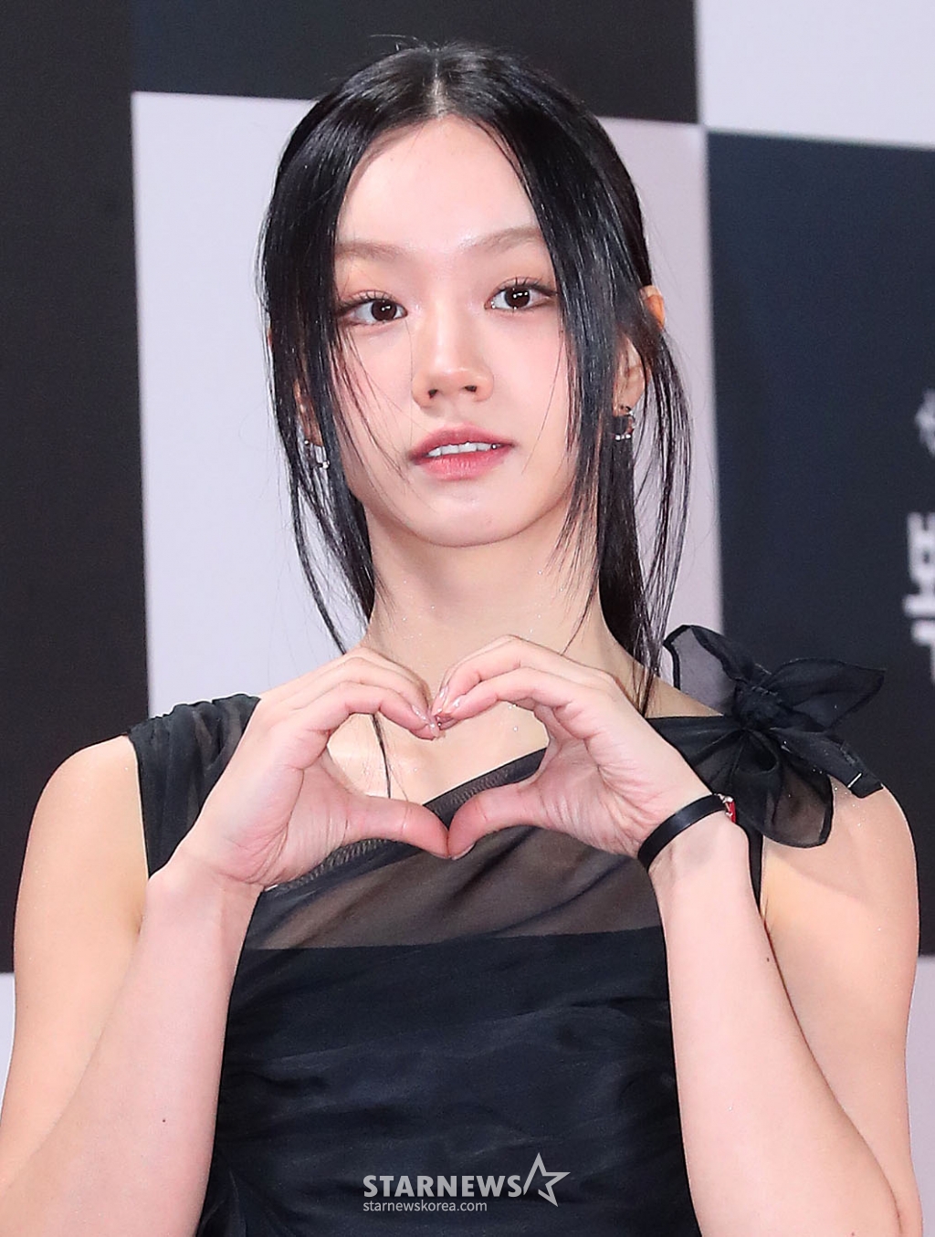 배우 이혜리가 29일 오후 서울 영등포구 여의도동 KBS 신관홀에서 진행된 '제45회 청룡영화상' 레드카펫 행사에 참석해 포즈를 취하고 있다. 2024.11.29 /사진=김창현 chmt@