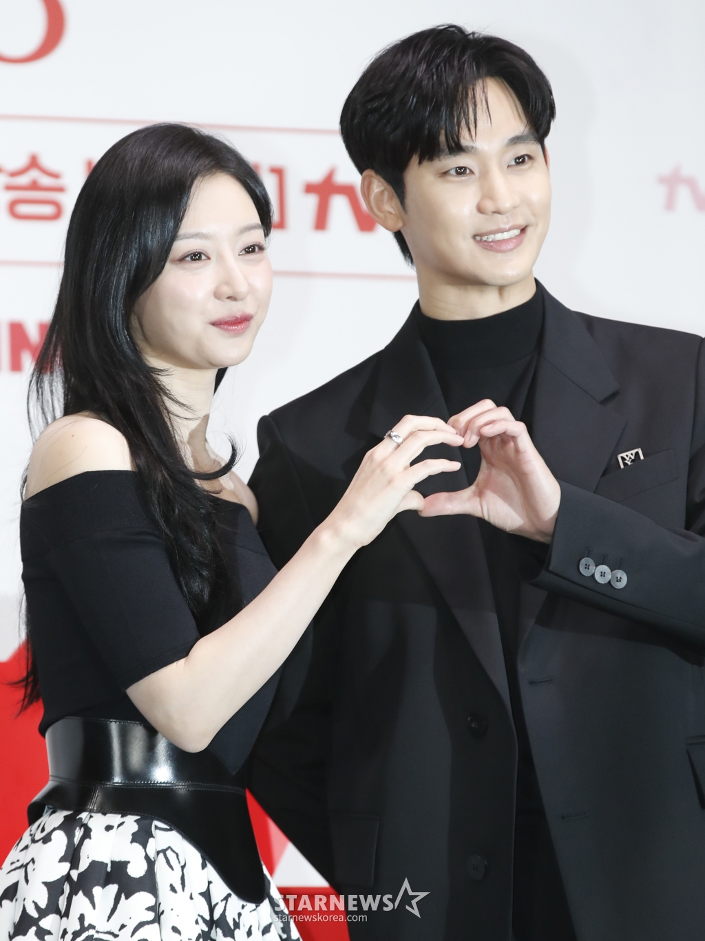 김지원(왼쪽)과 김수현 /사진=뉴스1