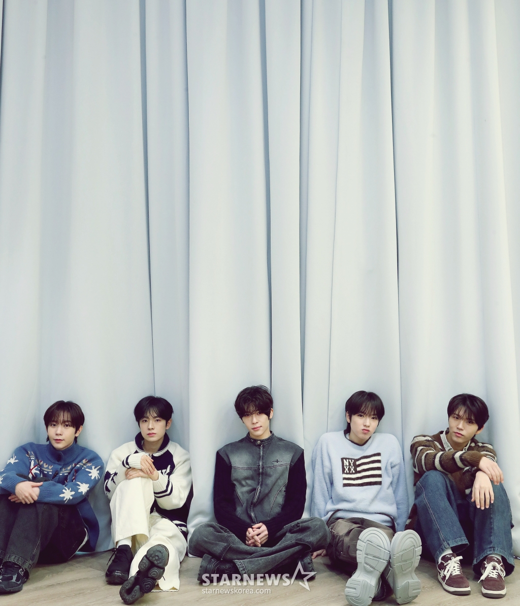 엔시티 위시(NCT WISH)가 서울 성동구 SM엔터테인먼트 사옥에서 진행된 '제 9회 아시아 아티스트 어워즈'(The 9th Asia Artist Awards, 이하 'AAA 2024')' 수상 인터뷰에 앞서 포즈를 취하고 있다. /사진=김창현 chmt@