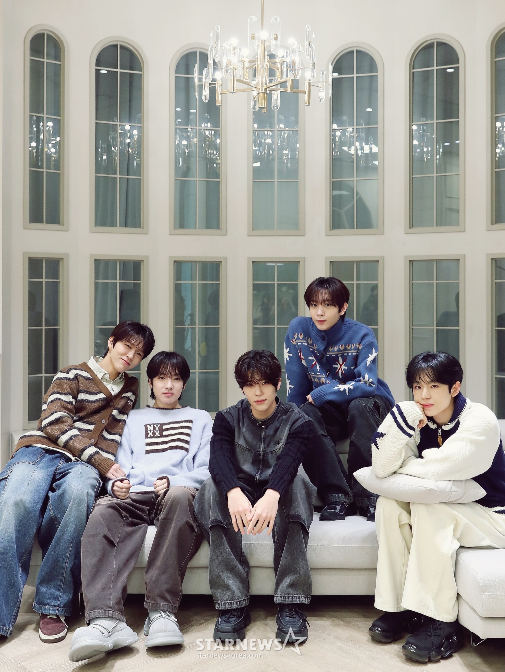 엔시티 위시(NCT WISH)가 서울 성동구 SM엔터테인먼트 사옥에서 진행된 '제 9회 아시아 아티스트 어워즈'(The 9th Asia Artist Awards, 이하 'AAA 2024')' 수상 인터뷰에 앞서 포즈를 취하고 있다. /사진=김창현 chmt@