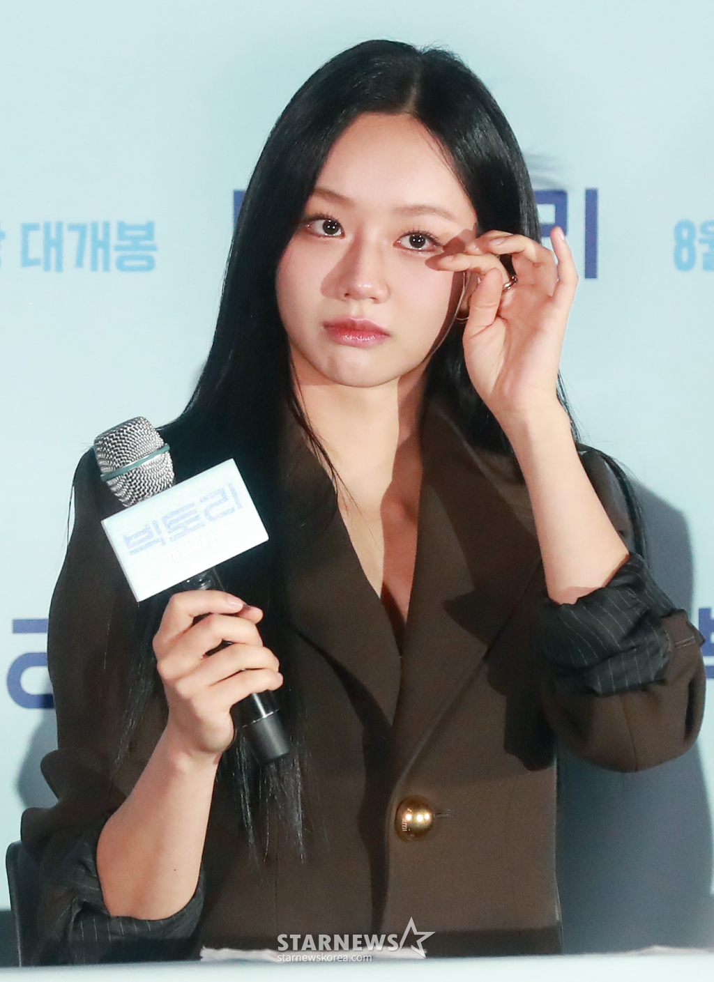 배우 이혜리가 5일 오후 서울 CGV용산아이파크몰에서 진행된 영화 '빅토리'(감독 박범수) 언론시사회 및 기자간담회에 참석해 질문에 답하고 있다. 오직 열정만큼은 충만한 생판 초짜 치어리딩 동아리 '밀레니엄 걸즈'가 신나는 댄스와 가요로 모두를 응원하는 이야기를 그린 영화 '빅토리'는 오는 14일 개봉한다. /2024.08.05 /사진=이동훈