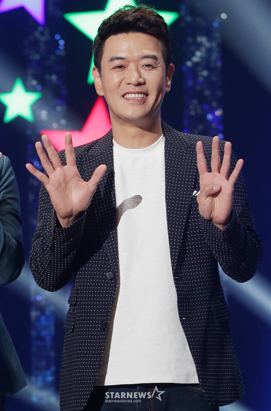 $ 개그맨 김대희가 10일 오후 서울 영등포구 여의도동 KBS 별관 공개홀에서 진행된 '개그콘서트'(이하 개콘) 900회 특집 기자간담회에서 포즈를 취하고 있다. '개콘' 900회 특집은 오는 14일부터 김준호, 김대희, 유세윤, 강유미, 김병만, 이수근 등 '개콘' 레전드 개그맨들과 현재 활약하고 있는 후배들과의 콜라보 무대가 펼쳐질 예정이다. /사진=김창현 기자 chmt@