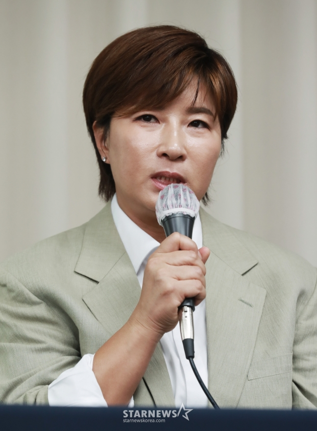 부친을 사문서위조 혐의로 경찰에 고소한 골프선수 출신 방송인 박세리가 지난해 6월 18일 오후 서울 강남구 스페이스쉐어에서 진행된 기자회견을 하고 있다. /사진=이동훈 기자