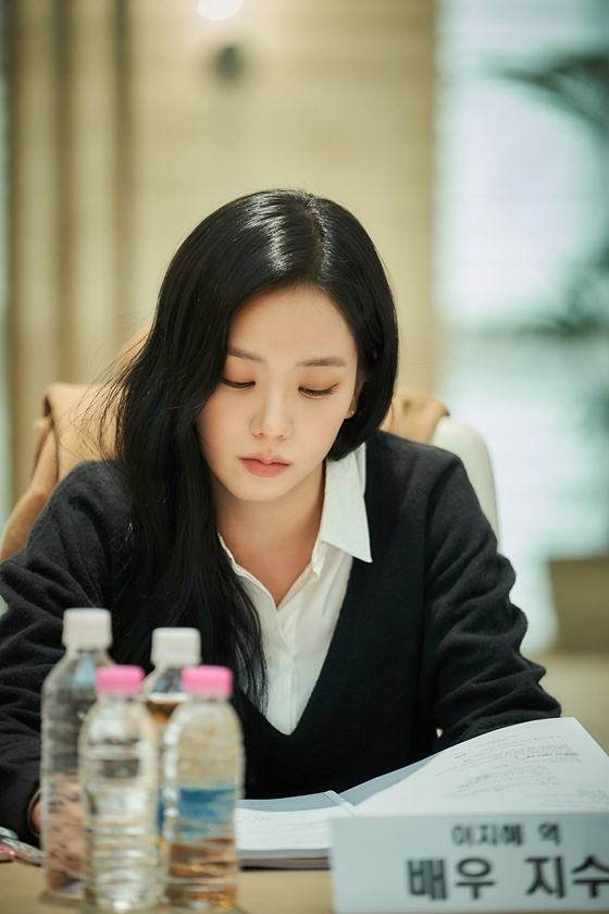 '전지적 독자 시점' 대본 리딩 현장 속 지수 /사진=롯데엔터테인먼트